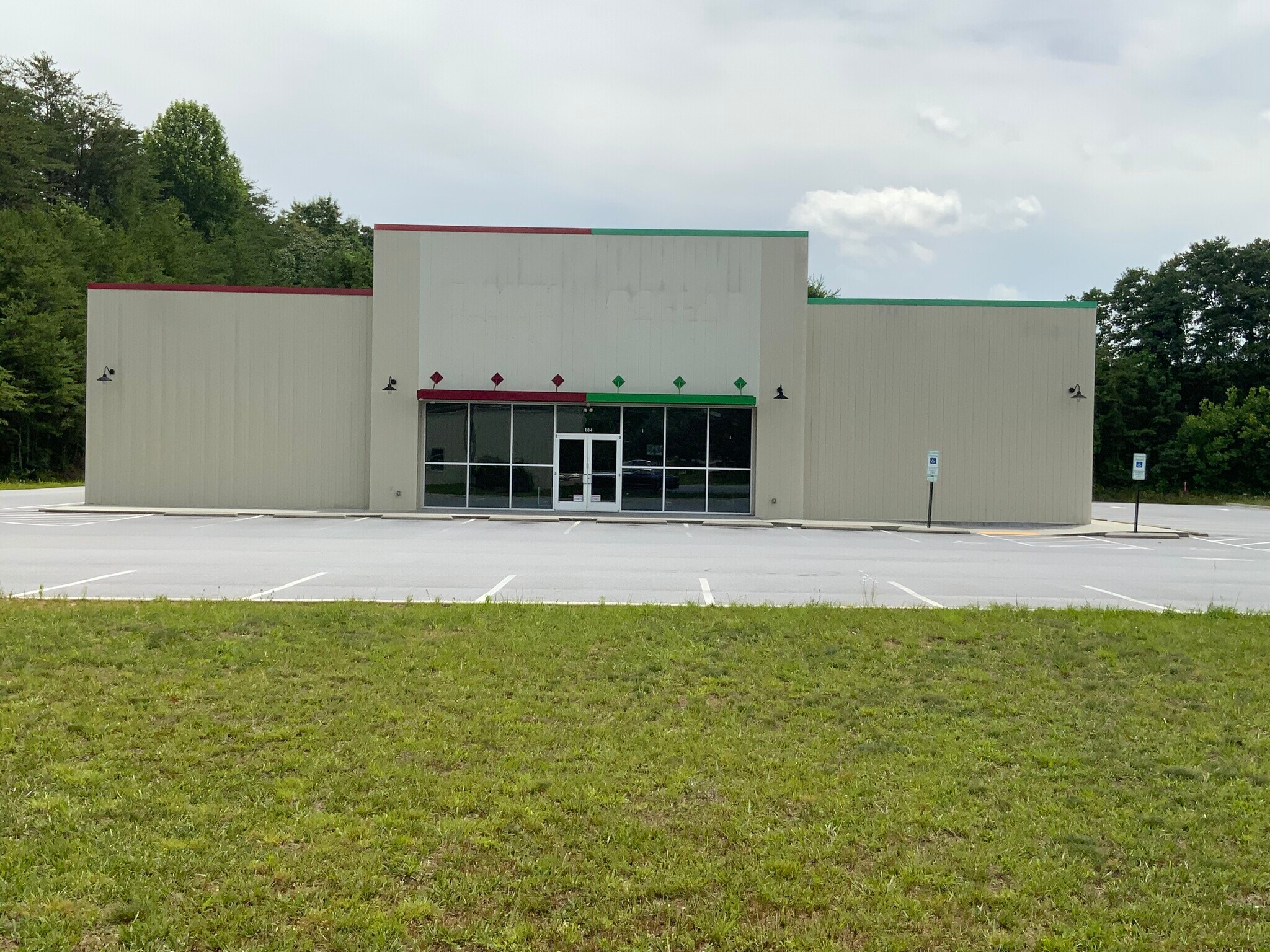 104 Hwy 64 E, Hayesville, NC à vendre Photo principale– Image 1 sur 16