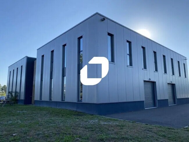 Plus de détails pour Bureau, Local d'activités à louer