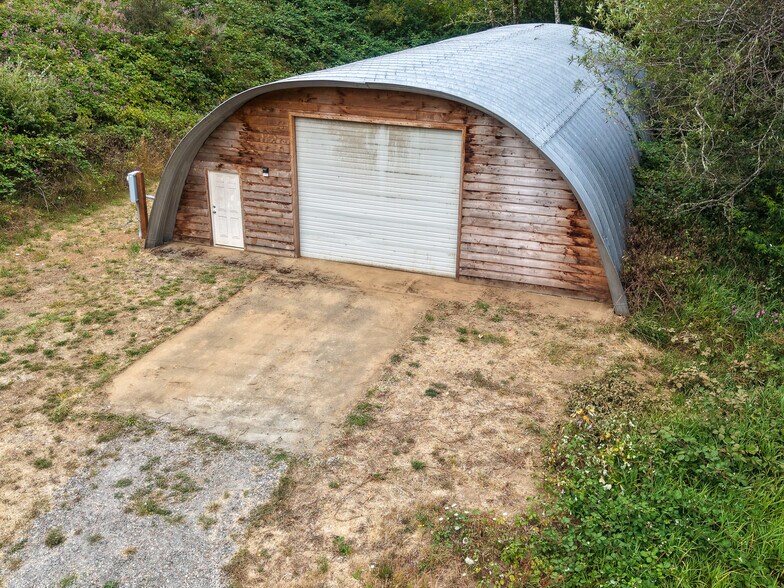 92240 N Bank Ln, Coquille, OR à louer - Photo de l’immeuble – Image 2 sur 16