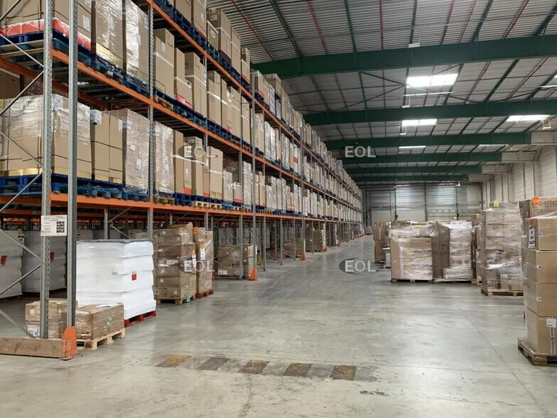 Industriel/Logistique dans Bruyères-sur-Oise à louer - Photo de l’immeuble – Image 2 sur 7
