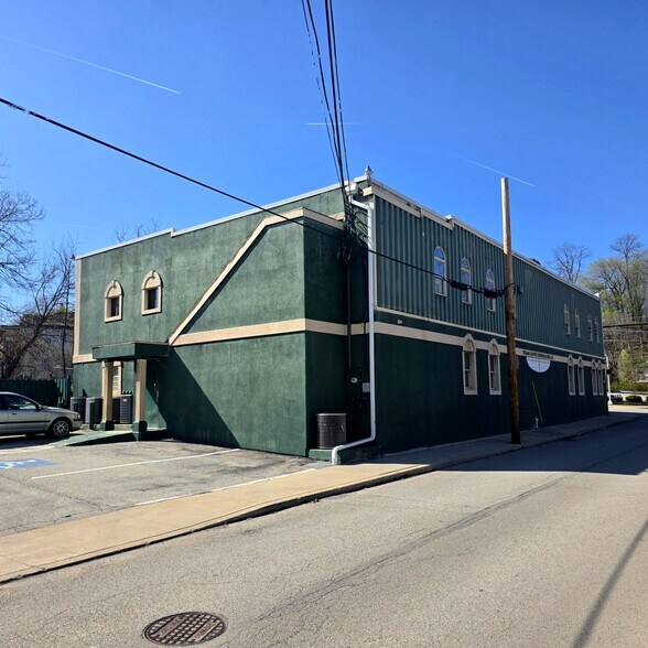 302 W Otterman St, Greensburg, PA à vendre - Photo de l’immeuble – Image 2 sur 6
