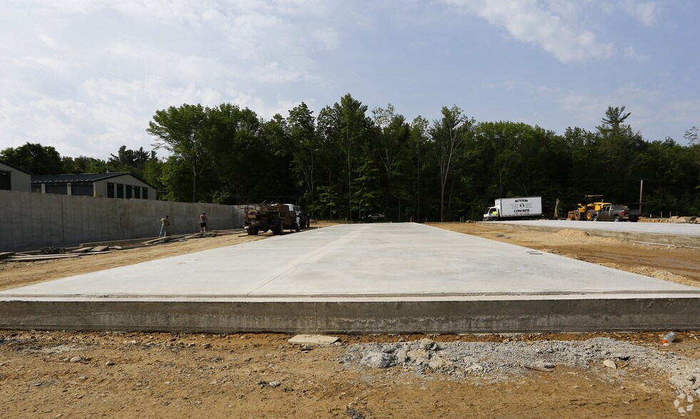 230 Rockingham Rd, Derry, NH à louer - Photo de l’immeuble – Image 3 sur 15