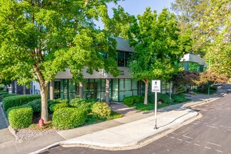Plus de détails pour 1000 Roosevelt Cres, North Vancouver District, BC - Bureau à vendre