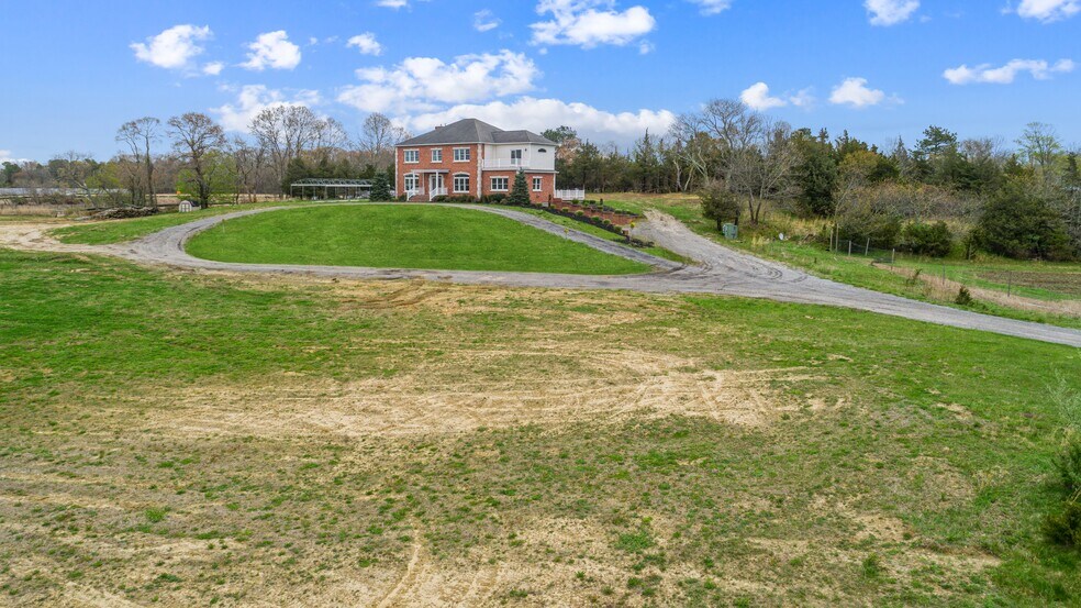 2822 River Rd, Calverton, NY à vendre - Photo de l’immeuble – Image 3 sur 7