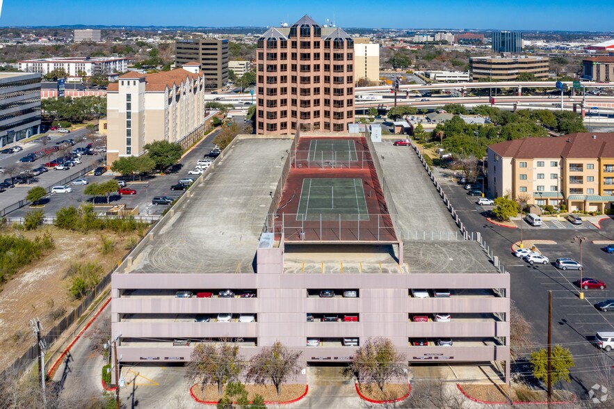 70 NE Loop 410, San Antonio, TX à louer - Photo de l’immeuble – Image 2 sur 17