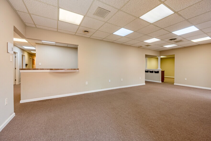 65 E Main St, Pulaski, VA à louer - Photo de l’immeuble – Image 2 sur 16