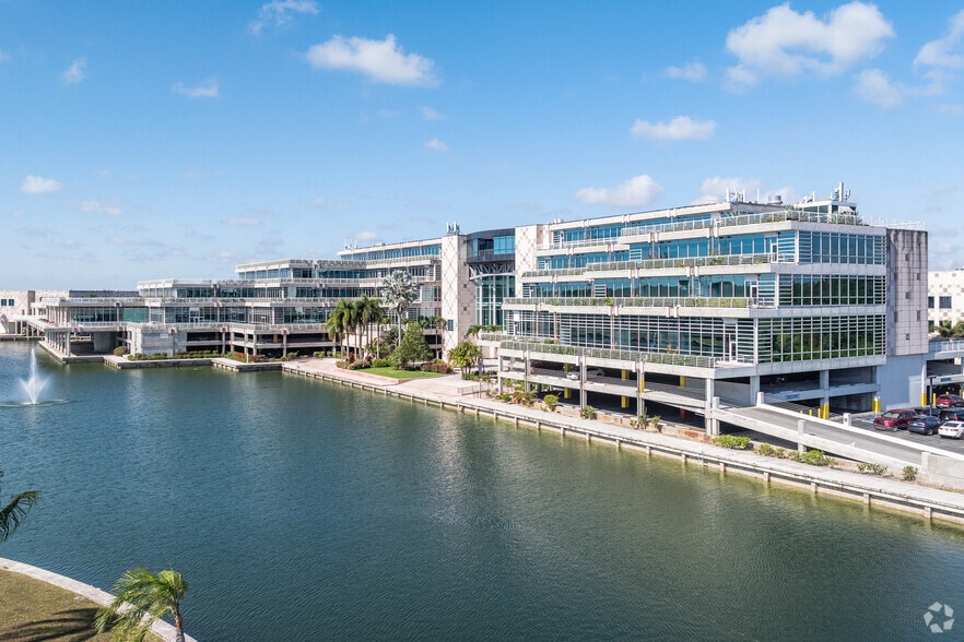 18001 Old Cutler Rd, Palmetto Bay, FL à louer - Photo principale – Image 1 sur 26