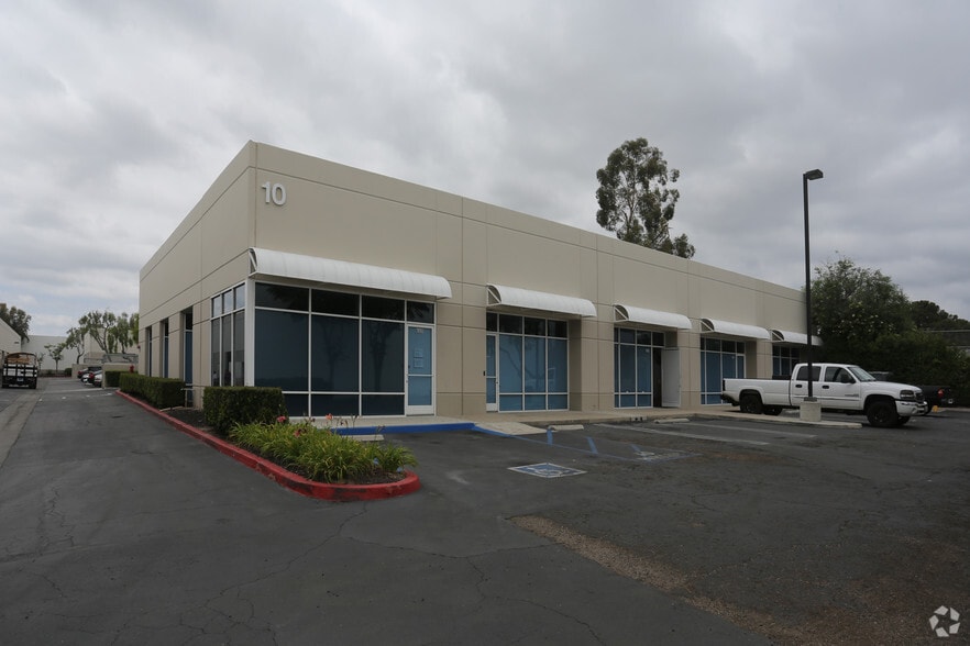 10 Hammond, Irvine, CA à vendre - Photo principale – Image 1 sur 7