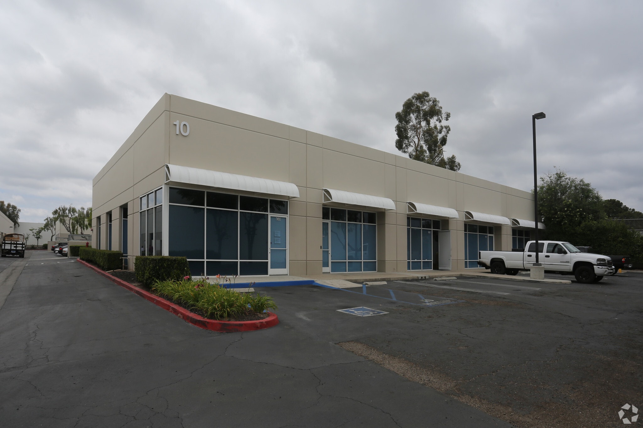 10 Hammond, Irvine, CA à vendre Photo principale– Image 1 sur 8
