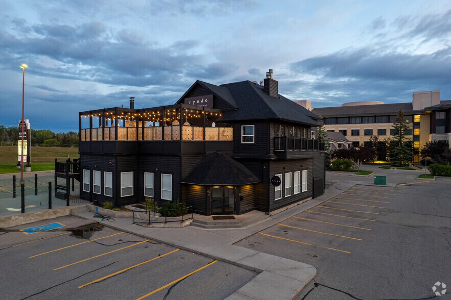 13226 Macleod Trl SE, Calgary, AB à louer - Photo principale – Image 2 sur 2