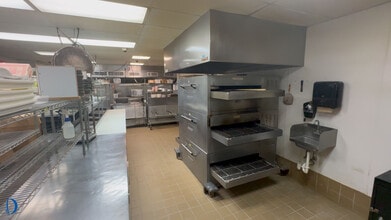 2 Daniels Farm Rd, Trumbull, CT à louer Photo intérieure– Image 2 sur 4