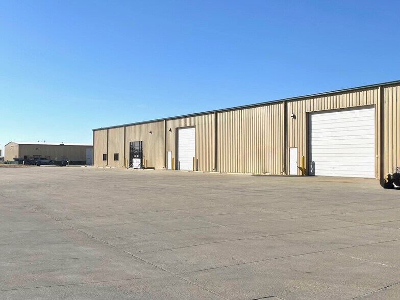 2608 E 32nd Street Pl, Kearney, NE à louer - Photo de l’immeuble – Image 1 sur 12