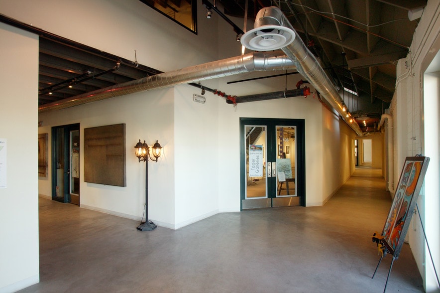 231-241 W Charleston Blvd, Las Vegas, NV à louer - Photo intérieure – Image 3 sur 7