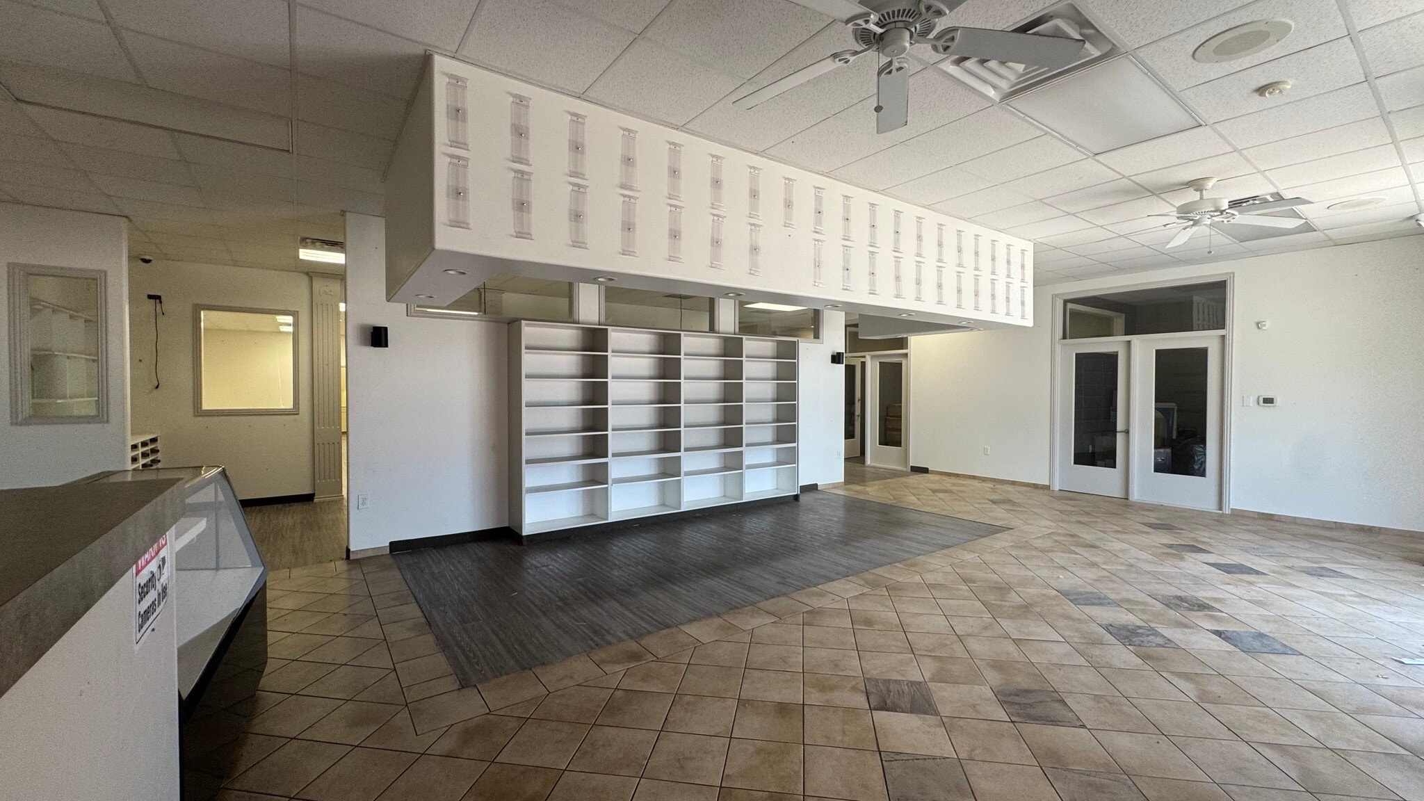 2417 S Stemmons Fwy, Lewisville, TX à louer Photo intérieure– Image 1 sur 6