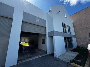7039-7051 SW 47th St, Miami, FL à louer Photo de l’immeuble– Image 1 sur 9