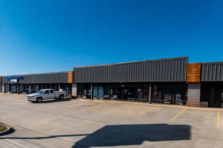 5227 Middlebrook Pike, Knoxville, TN à louer - Photo de l’immeuble – Image 1 sur 5