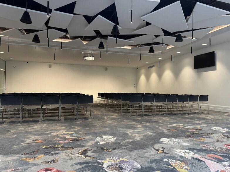 Local d’activités dans Paris à louer - Photo de l’immeuble – Image 3 sur 26