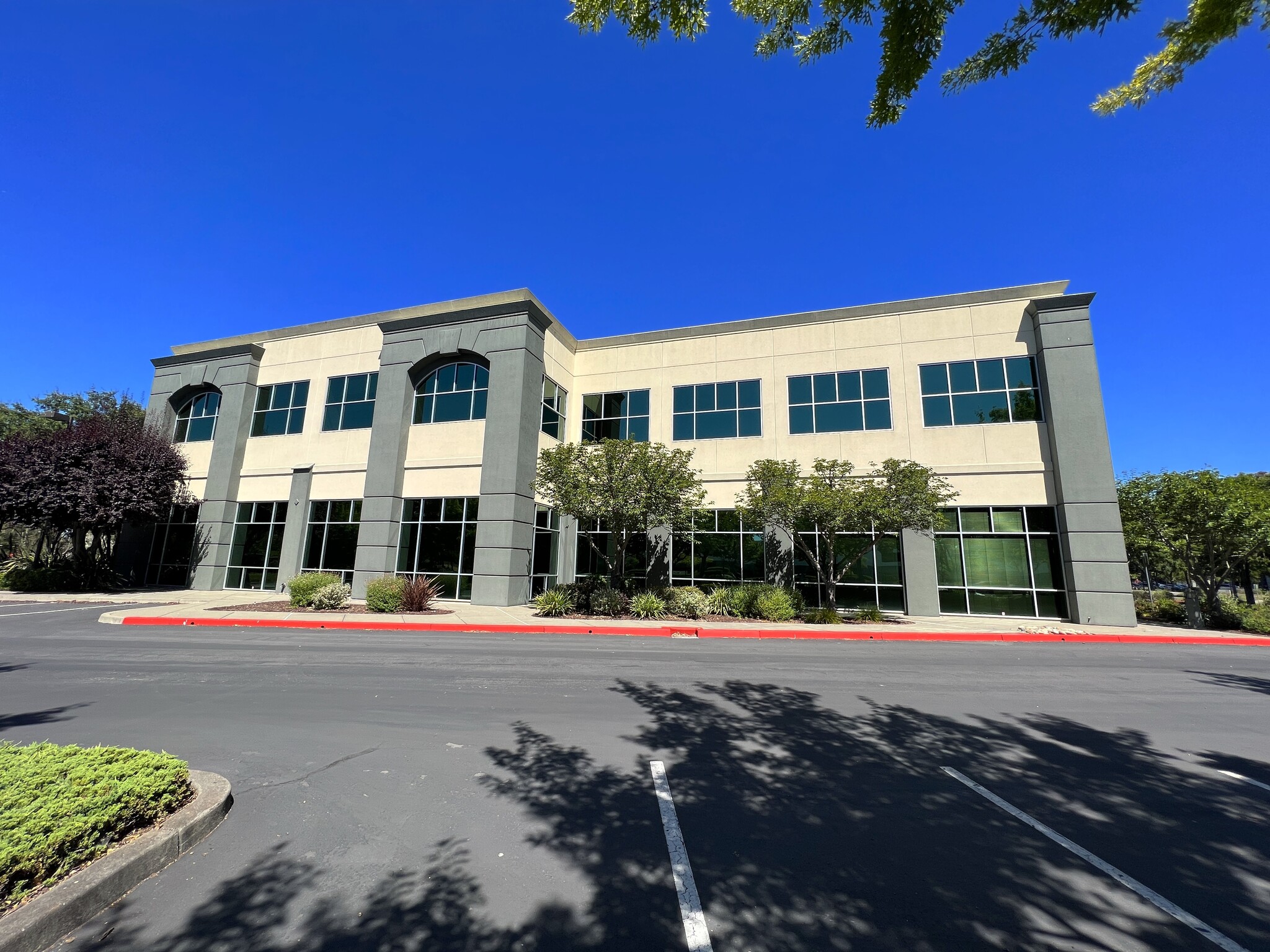1670 Corporate Cir, Petaluma, CA à louer Photo de l’immeuble– Image 1 sur 18