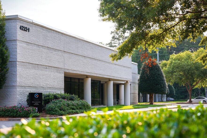 4222 Emperor Blvd, Durham, NC à louer - Photo principale – Image 1 sur 4