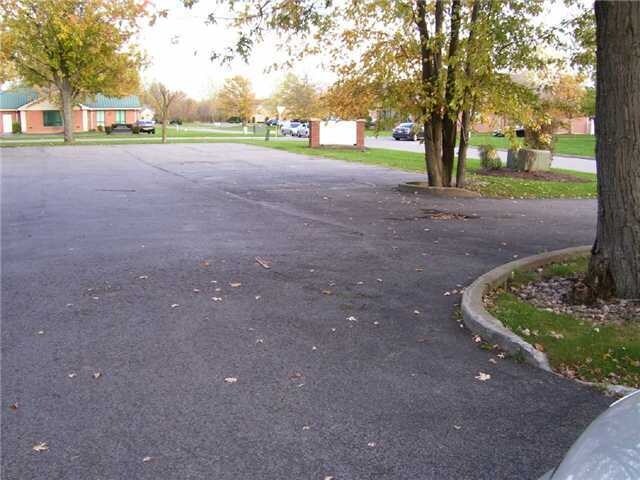 15 Elizabeth Dr, Lockport, NY à vendre - Photo de l’immeuble – Image 3 sur 23
