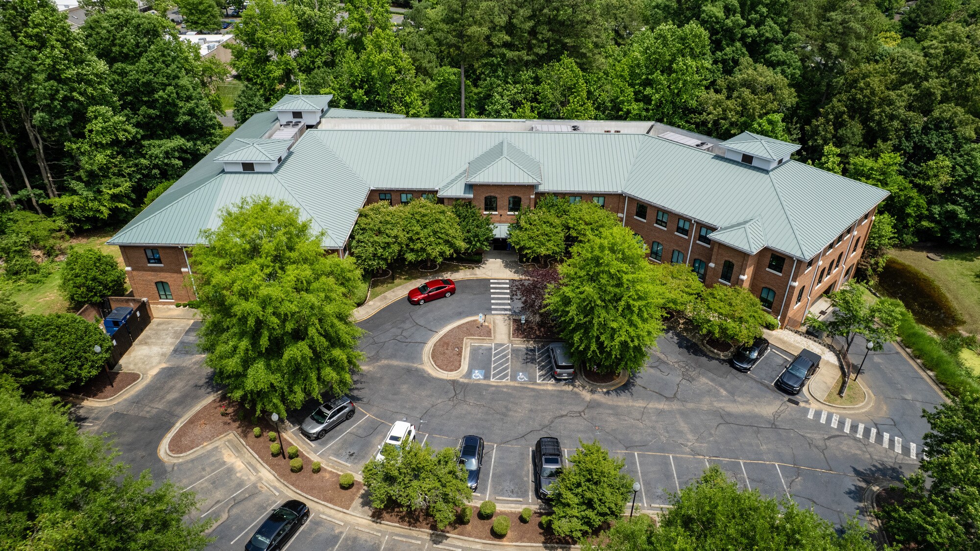 610 Jones Ferry Rd, Carrboro, NC à vendre Photo de l’immeuble– Image 1 sur 21