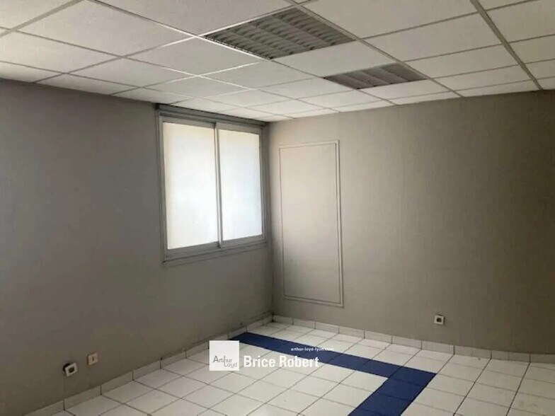 Industriel/Logistique dans Vénissieux à vendre - Photo intérieure – Image 2 sur 11