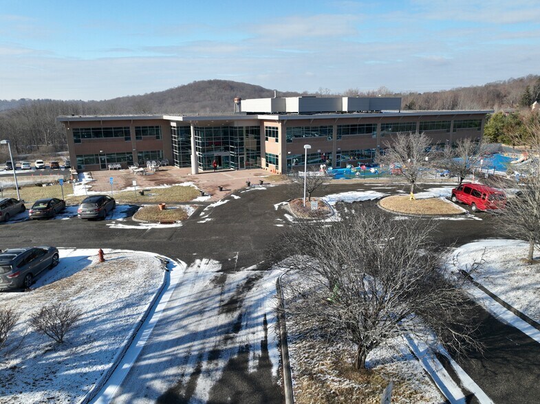 15 Mount Ebo Rd S, Brewster Village, NY à vendre - Photo de l’immeuble – Image 2 sur 7