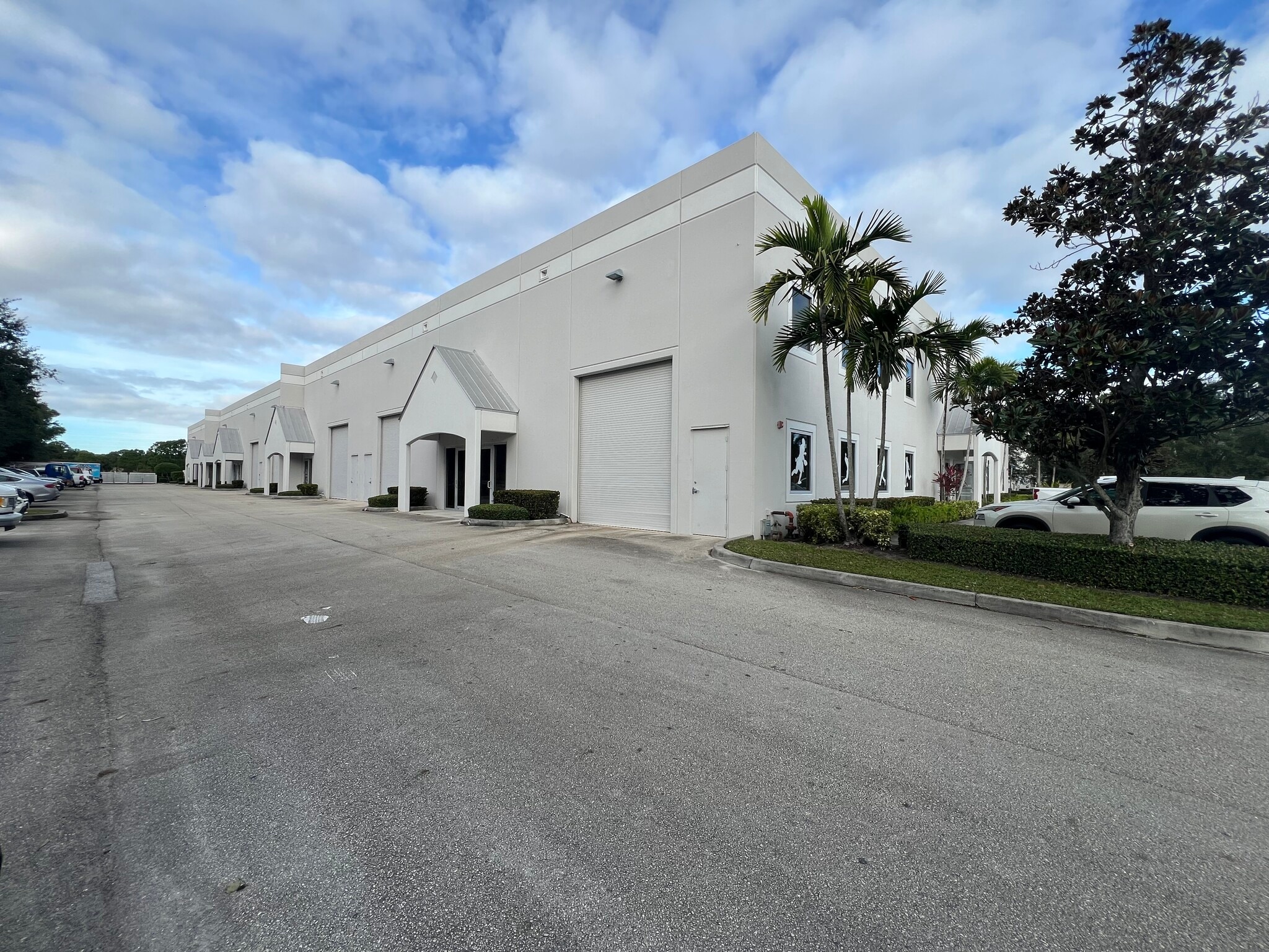 750 NW Enterprise Dr, Port Saint Lucie, FL à louer Photo principale– Image 1 sur 13