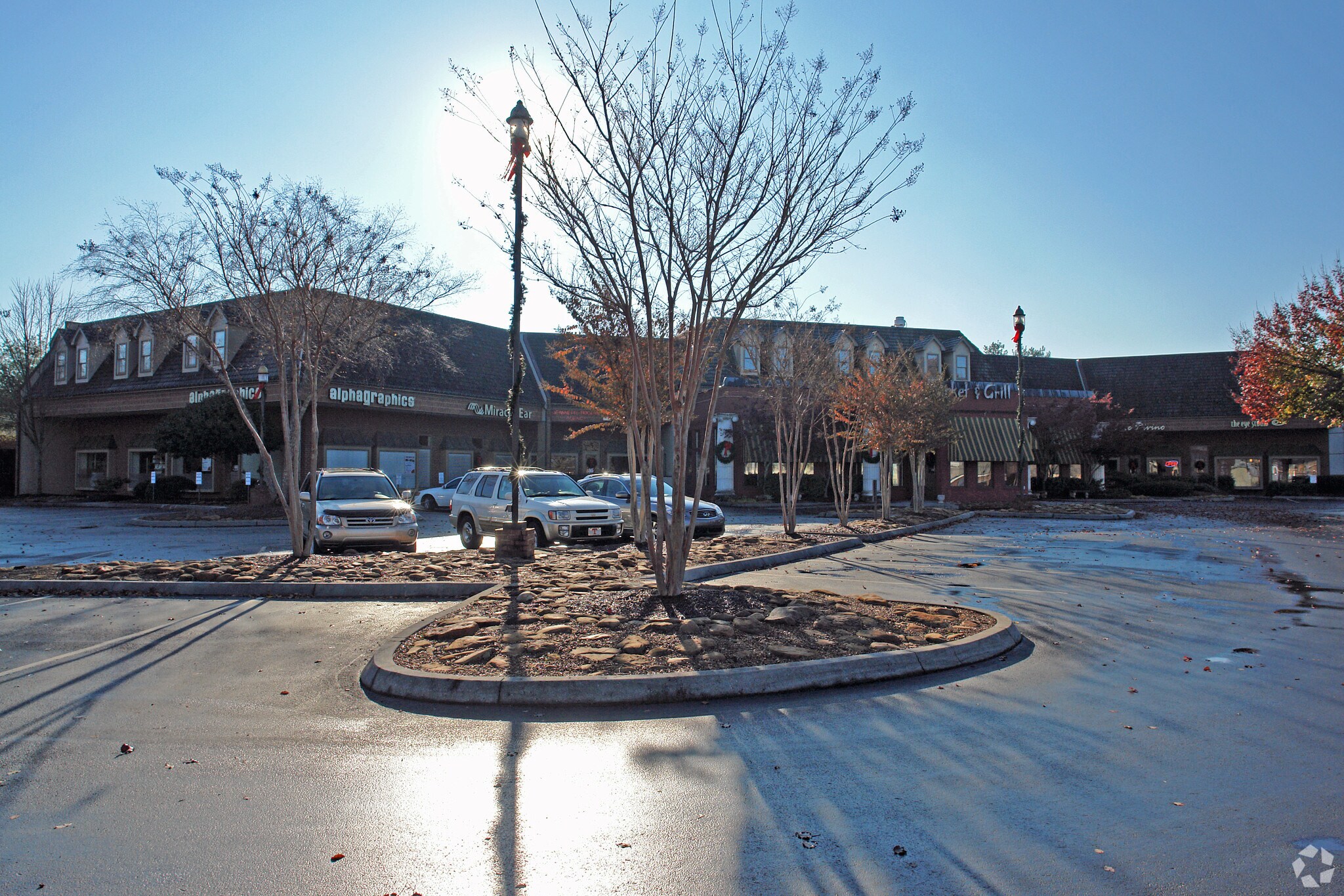 9724 Kingston Pike, Knoxville, TN à louer Photo principale– Image 1 sur 7