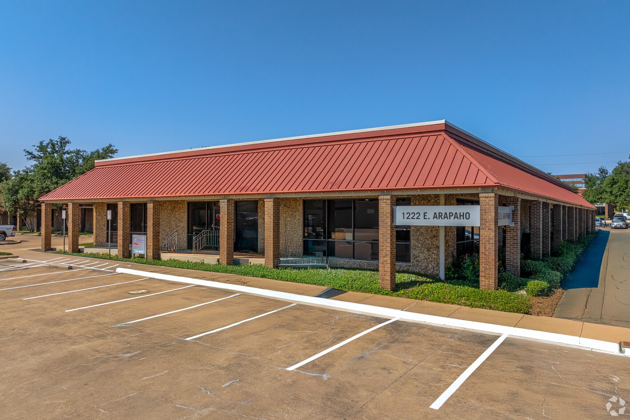 1202 E Arapaho Rd, Richardson, TX à louer Photo de l’immeuble– Image 1 sur 23