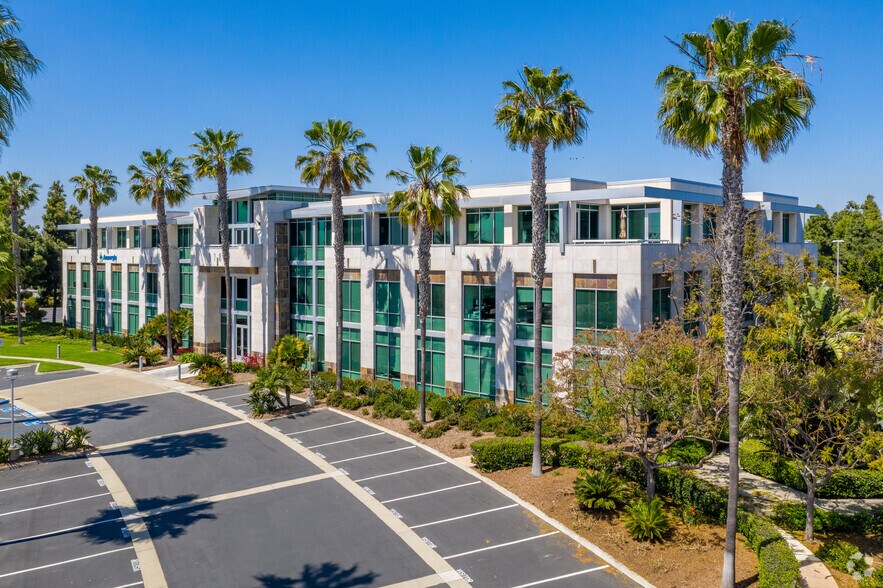 5780 Fleet St, Carlsbad, CA à louer - Photo principale – Image 1 sur 15