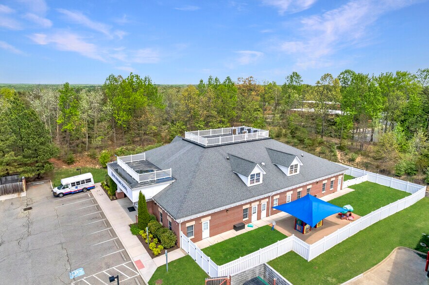 12405 Cape Cod Ct, Lake Ridge, VA à vendre - Photo de l’immeuble – Image 2 sur 9