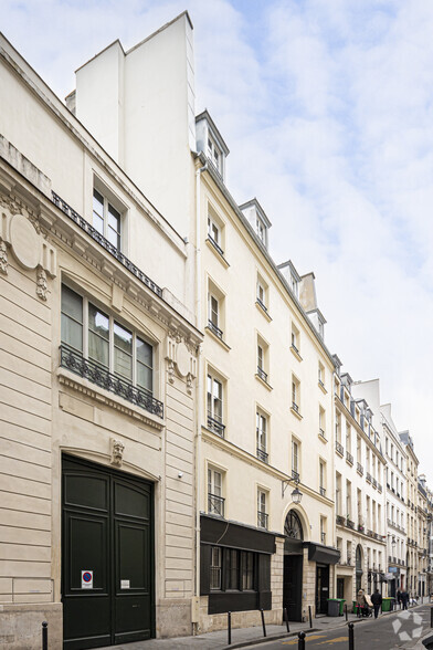 28 Rue Du Sentier, Paris à louer - Photo principale – Image 1 sur 2