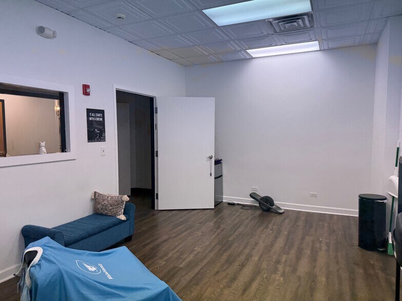 616 Childs St, Wheaton, IL à louer - Photo intérieure – Image 3 sur 20