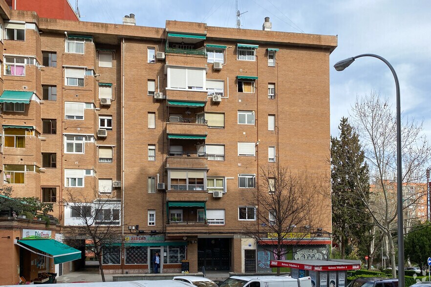Immeuble residentiel dans Madrid, Madrid à vendre - Photo de l’immeuble – Image 2 sur 2