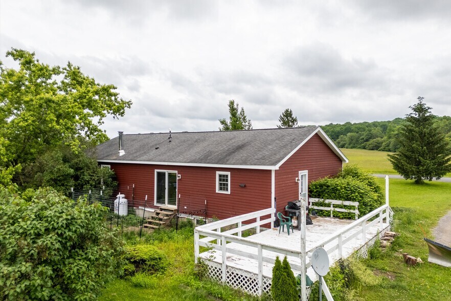 243 Jones Rd, West Winfield, NY à vendre - Photo de l’immeuble – Image 2 sur 33