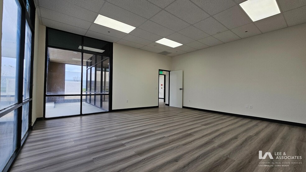 1904 E Dominguez St, Carson, CA à louer - Photo intérieure – Image 2 sur 5