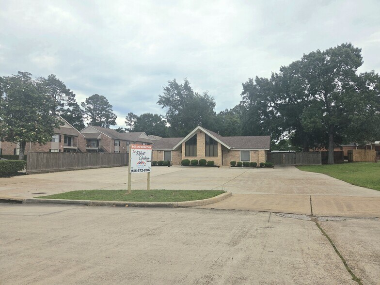 2204 Sunpark Dr, Conroe, TX à vendre - Photo de l’immeuble – Image 2 sur 39