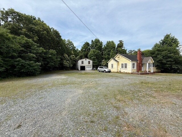 10210 Albemarle Rd, Charlotte, NC à louer - Photo de l’immeuble – Image 2 sur 5