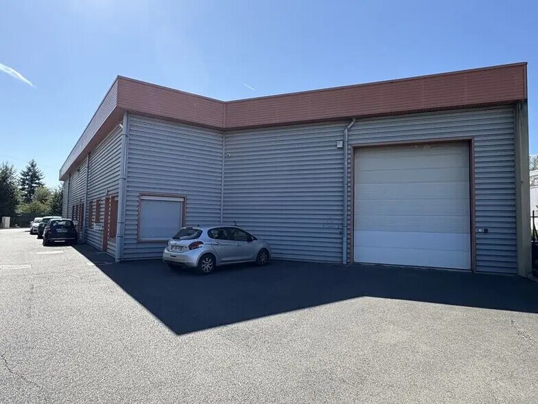 Bureau dans MARCILLY-D'AZERGUES à louer - Photo de l’immeuble – Image 1 sur 11