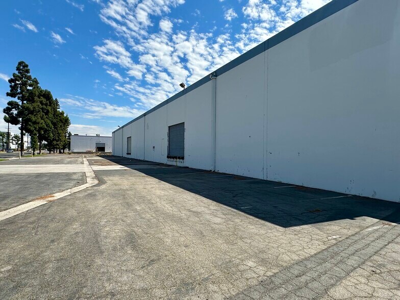 16000 Heron Ave, La Mirada, CA à louer - Photo de l’immeuble – Image 2 sur 6