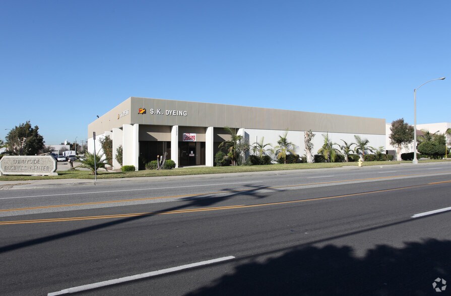 11217 Shoemaker Ave, Santa Fe Springs, CA à louer - Photo de l’immeuble – Image 1 sur 3