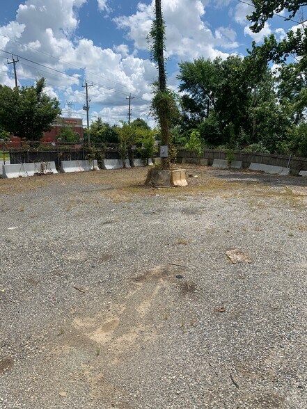 711 Old Ritchie Rd, Capitol Heights, MD à louer - Photo de l’immeuble – Image 3 sur 4