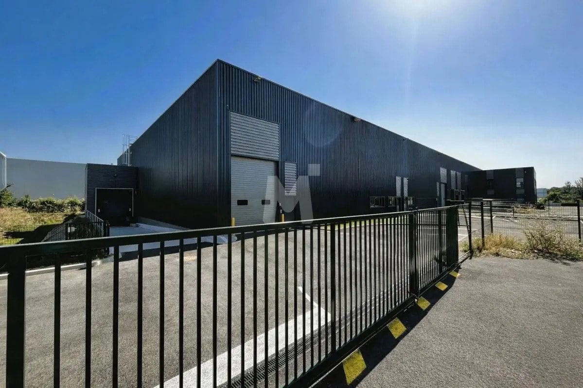 Local d’activités dans Lieusaint à louer Photo de l’immeuble– Image 1 sur 10