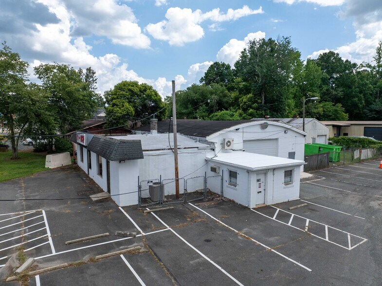 3734 Monroe Rd, Charlotte, NC à vendre - Photo de l’immeuble – Image 2 sur 4
