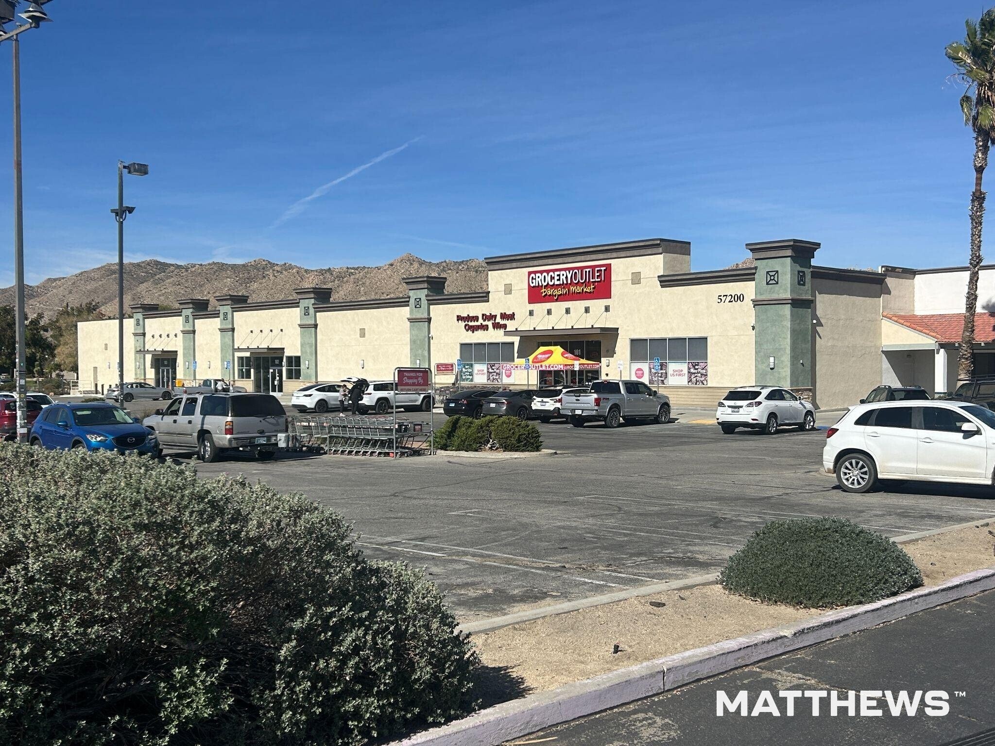 57200 29 Palms Hwy, Yucca Valley, CA à vendre Photo de l’immeuble– Image 1 sur 4