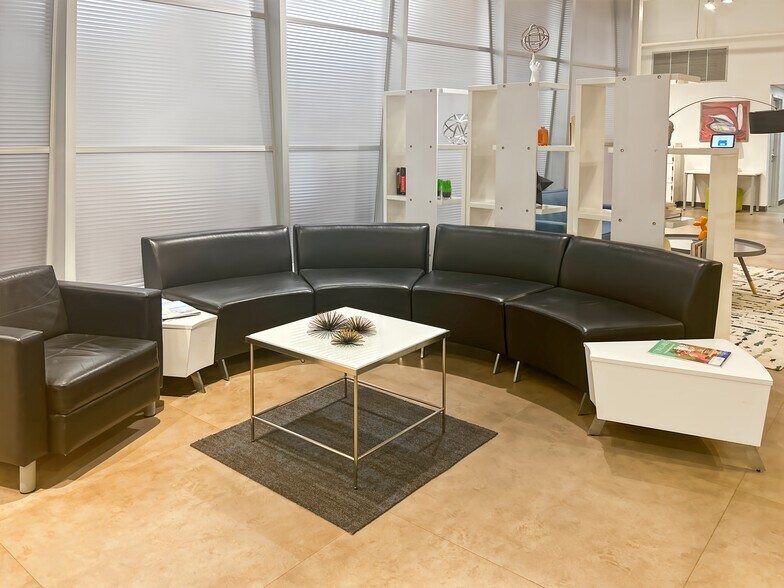 2333 Ponce de Leon Blvd, Coral Gables, FL à louer - Photo intérieure – Image 3 sur 16