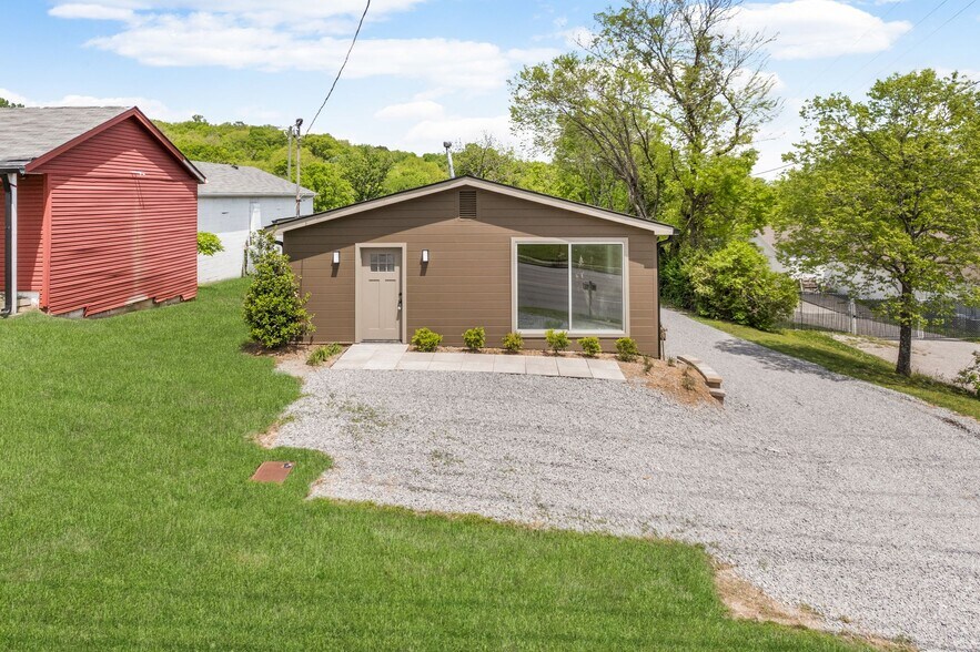 709 Hart Ln, Nashville, TN à louer - Photo de l’immeuble – Image 2 sur 11
