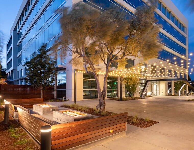 2350 Mission College Blvd, Santa Clara, CA à louer - Photo de l’immeuble – Image 1 sur 6