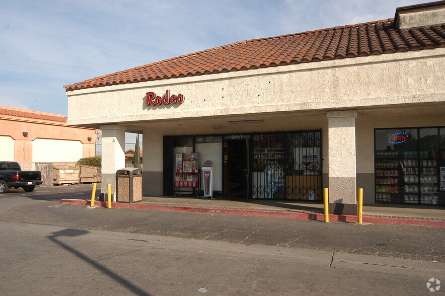 2151-2195 E Channel Islands Blvd, Oxnard, CA à louer - Photo de l’immeuble – Image 2 sur 5